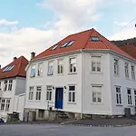 Modern & Central Apartment With Private Garden Bergen