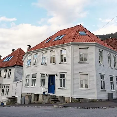 Modern & Central Apartment With Private Garden Bergen