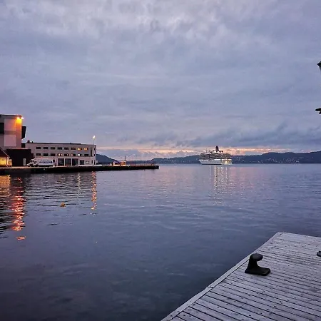 Modern And - With A Garden Апартаменты