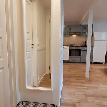 Modern & Central Apartment With Private Garden شقة