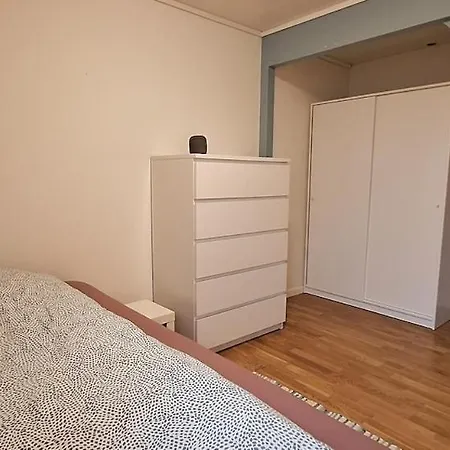 Modern & Central Apartment With Private Garden דירה *