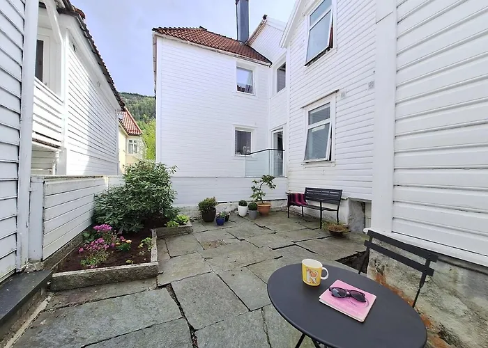 Appartement Modern And - With A Garden